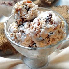 A picture of Granola ice cream.