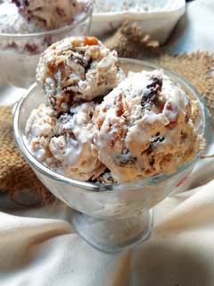 A picture of Granola ice cream.