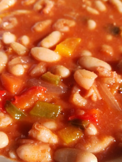 Una foto de Alubias con tomate