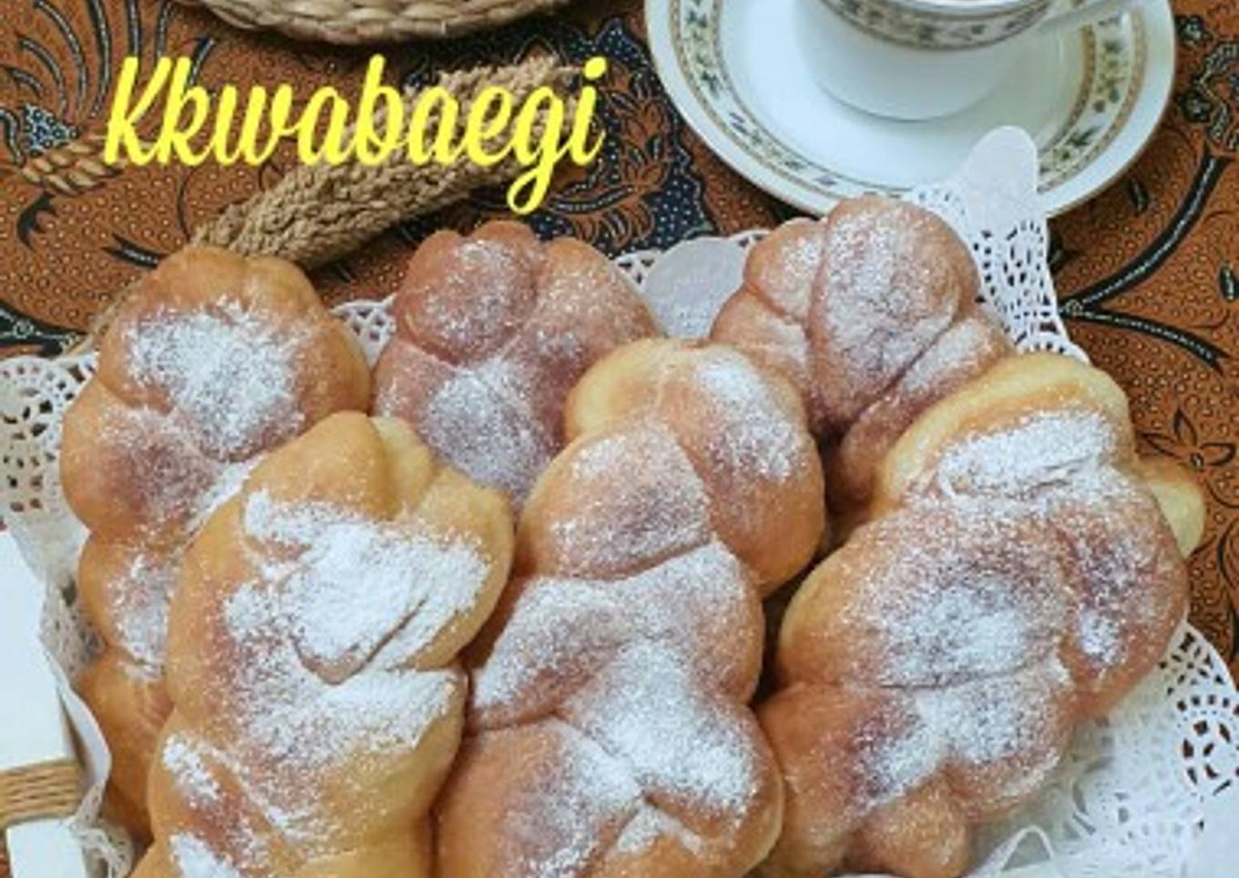 Kkwabaegi (Korean Twisted Doughnut) - Tape Singkong Dan SD