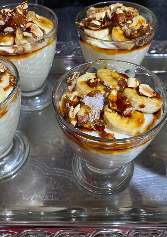 Una foto de Receta de mahalabia/ pudin de leche árabe/ postre fácil y rápido