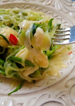 【美式】簡易快速5分鐘上桌 蒜香起司櫛瓜麵 的食譜成品照片