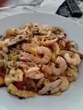 Fideos chinos con pechuga de pollo y gambas