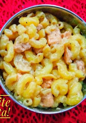 A picture of White Pasta!.
