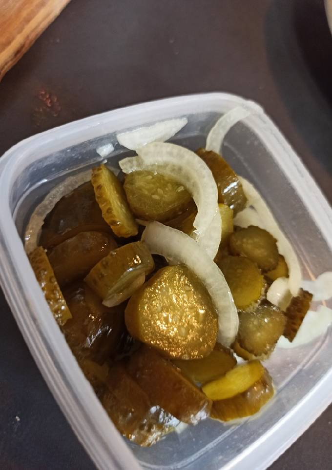 Огірки з цибулею