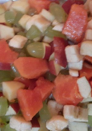 फ्रूट क्रीम सलाद (fruit cream salad recipe in Hindi) रेसिपी मुख्य फोटो