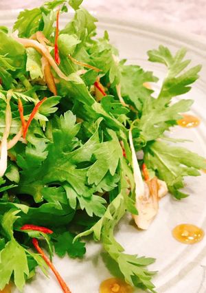 Hình của món Rau tần ô trộn.