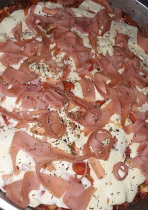 Una foto de Pizza de berenjena, zanahoria y remolacha
