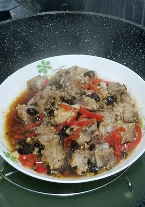 A picture of Dim Sum - Chinese Steamed Ribs with Garlic Black Beans 豆豉蒜蓉蒸排骨.