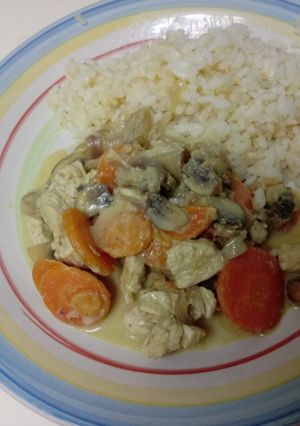 Una foto de Pavo con champiñones y crema