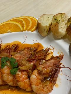 西班牙海草蝦佐香蒜麵包 的食譜成品照片