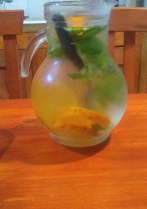 Una foto de Agua saborizada de naranja