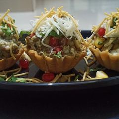 A picture of ફણગાવેલા મગ-મઠ  બાસ્કેટ કટોરી ચાટ (Sprouts Basket Katori Chat).