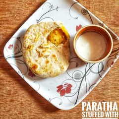 A picture of Paratha stuffed with leftover chole.