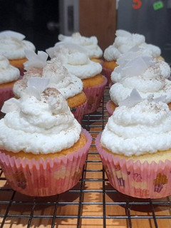 Una foto de Cupcakes de coco y chocolate blanco