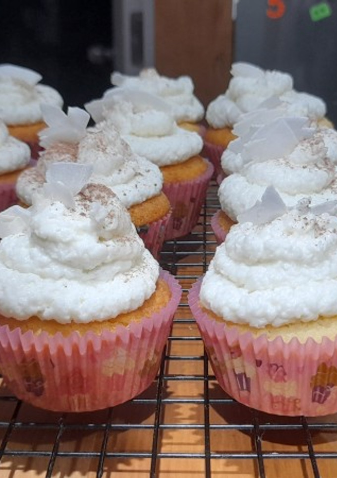 Una foto de Cupcakes de coco y chocolate blanco