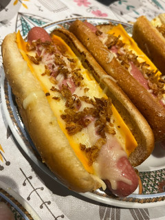 Una foto de Hot dog con queso a la parrilla 🧀