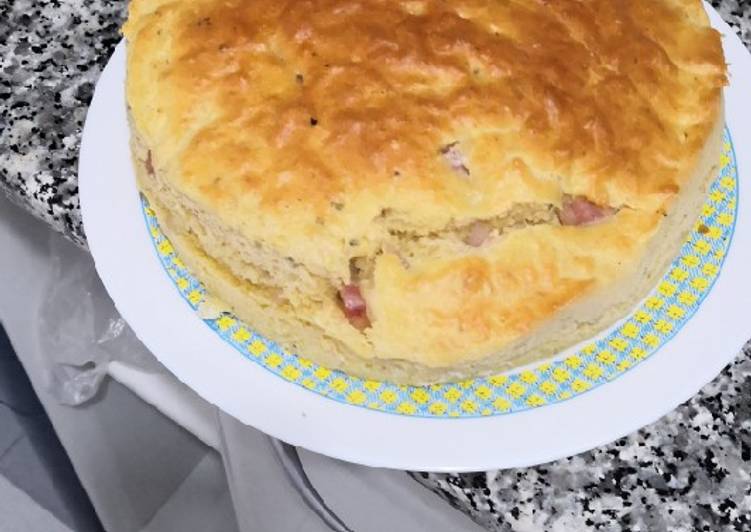 Bizcocho de bacon y queso