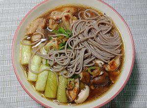 Hình của món TORI NANBAN SOBA (Mì Soba Thịt Gà).