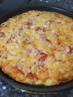 Una foto de Pizza de champis, jamón york