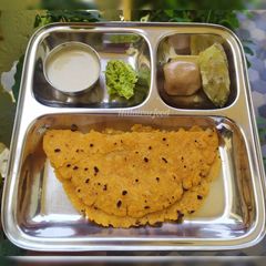 A picture of Varai tandul thalipeeth / varai rice thalipith.