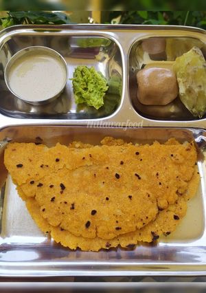 A picture of Varai tandul thalipeeth / varai rice thalipith.