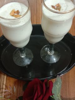 वनीला फ्लेवर लस्सी (Vanilla Flavour Lassi recipe in Hindi) रेसिपी मुख्य फोटो