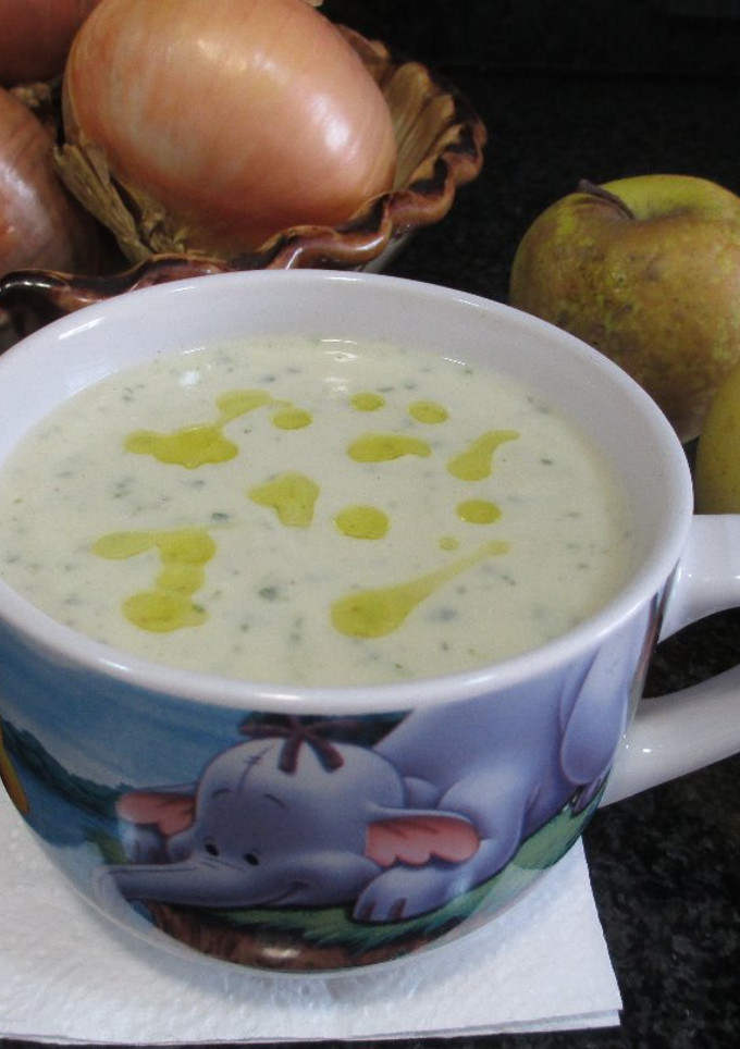 Una foto de Crema de manzanas y patatas