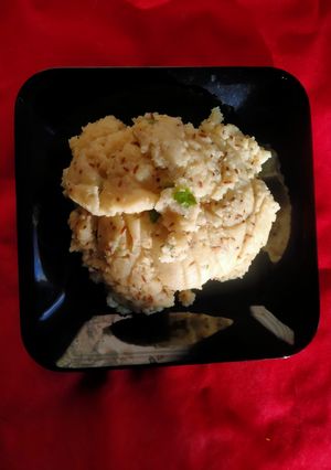 ચોખા ના લોટ નુ ખીચુ (Rice Flour Khichu Recipe In Gujarati) રેસીપી મુખ્ય ફોટો