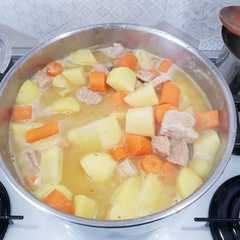 Foto di Spezzatino di vitello in bianco con patate e carote