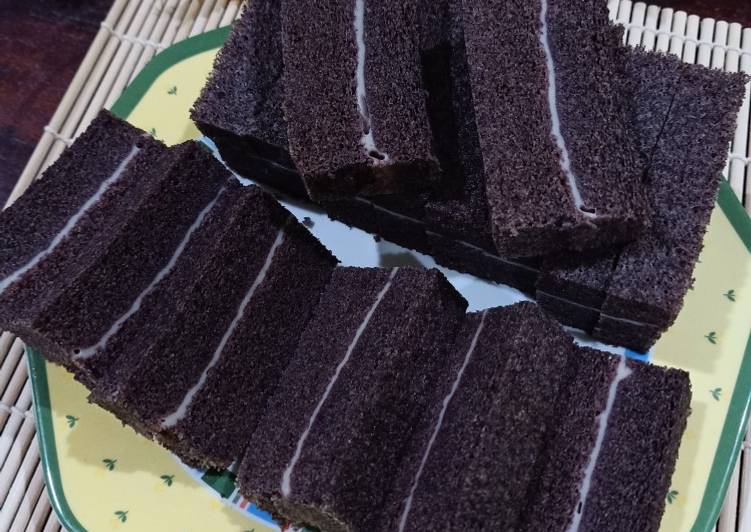 Bolu Kukus Ketan Item Lapis Keju