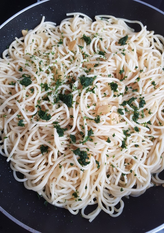 Una foto de Spaghettis al ajillo