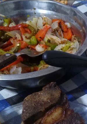 Una foto de Ensalada de morrones a las brasas!😍