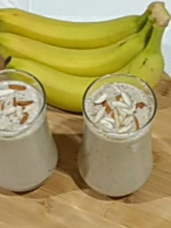 வாழைப்பழ ஸ்மூத்தி(banana smoothi recipe in tamil) செய்முறை முக்கிய புகைப்படம்