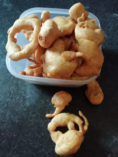 A picture of Onion ring fritters.