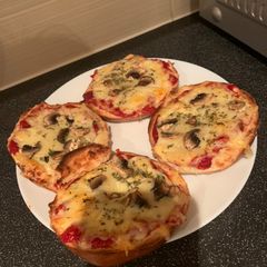 A picture of Pizza bagels.