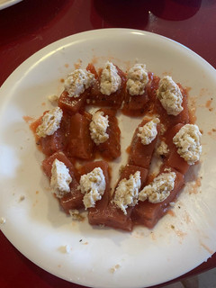Una foto de Gelatina de tomate con quesos y nueces