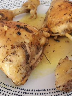 Una foto de Pollo cocinado en su propio jugo