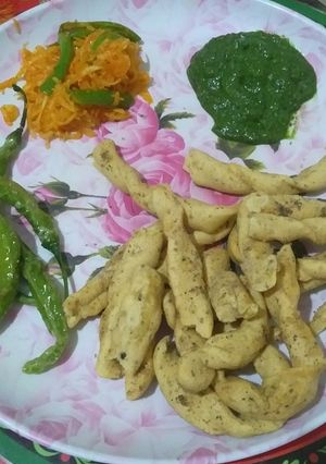 વણેલા ગાંઠિયા (Vanela Ganthiya Recipe In Gujarati) રેસીપી મુખ્ય ફોટો