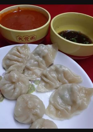 A picture of Chicken momos.