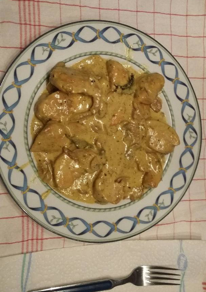 Una foto de Pollo con cerveza ratler y salsa cúrcuma