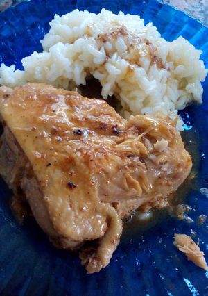 Una foto de Pollo y bondiola de cerdo en salsa de mostaza y hongo