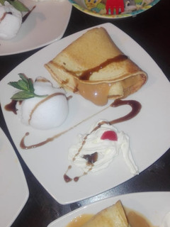 Una foto de Postre de panqueques con helado emplatado gourmet