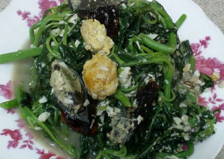 Tumis Bayam, Telur Asin & Telur Hitam