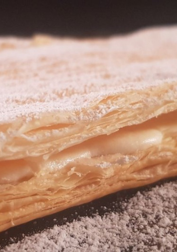 Una foto de Tarta de queso y hojaldre