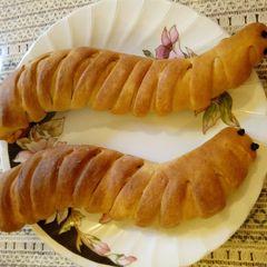 A picture of Caterpillar shape Bread.