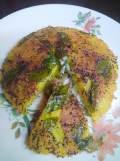 इंस्टेंट सूजी हांडवा(Instant Suji Handva recipe in hindi) रेसिपी मुख्य फोटो