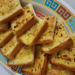 Garlic Bread (homemade) রেসিপির প্রধান ছবি