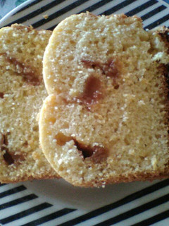 Una foto de Budín relleno de dulce de leche