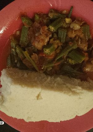 A picture of Ugali with Gizzard and Okra.